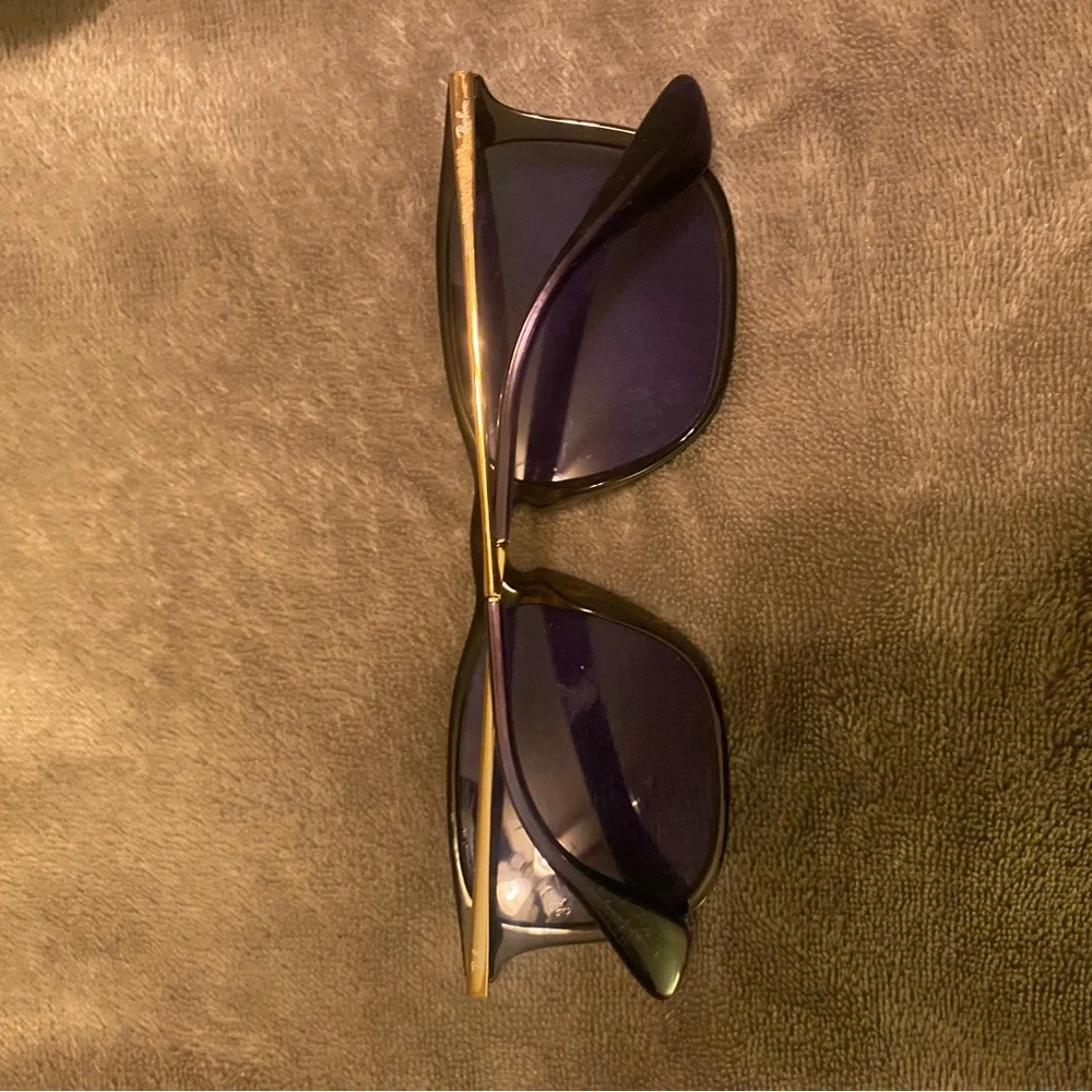 Ray bans 🕶️ - Picture 1 of 2